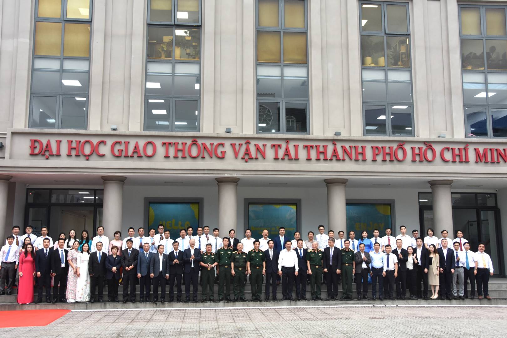方大與胡志明市交通運輸大學(xué)共建實驗室落成，越南建設(shè)部部長親臨揭牌
